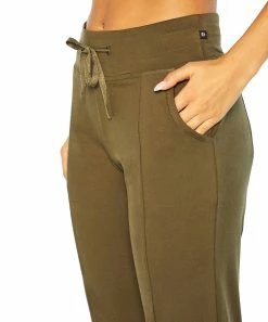 Marika | Grape Leaf Mona 22'' Pocket Capris - Women -Outlet Marika Store zu103526891 alt 2 tm1645641019
