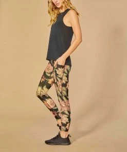 Marika | Black Peony Sia Tummy-Control Ankle Legging - Women -Outlet Marika Store zu104120721 alt 1 tm1651166925