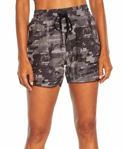 Marika | Black & Gray Camo Libby Pocket 5'' Shorts - Women -Outlet Marika Store zu104580374 alt 2 tm1657557025