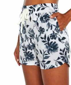 Marika | White & Black Floral Libby Pocket 5'' Shorts - Women -Outlet Marika Store zu104584376 alt 1 tm1657557025