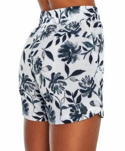 Marika | White & Black Floral Libby Pocket 5'' Shorts - Women -Outlet Marika Store zu104584376 alt 2 tm1657557025