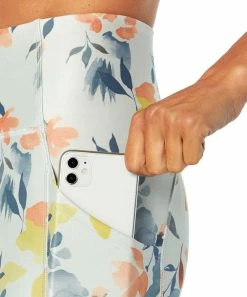 Marika | White Floral Jenna Pocket Capri Leggings - Women -Outlet Marika Store zu108526464 alt 2 tm1663608393