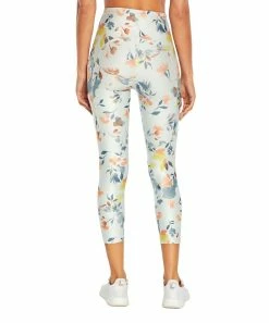 Marika | White Floral Jenna Pocket Capri Leggings - Women -Outlet Marika Store zu108526464 alt 4 tm1663608393