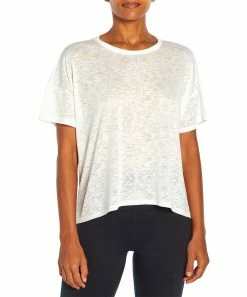 Marika | White Maci Crop Tee - Women 8 Marika | White Maci Crop Tee - Women -Outlet Marika Store zu108951048 alt 2 tm1663608329
