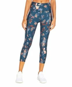 Marika | Midnight Navy Floral Jenna Pocket 22'' Capri Leggings - Women -Outlet Marika Store zu109606598 alt 3 tm1665688879