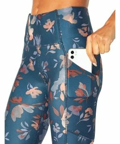 Marika | Midnight Navy Playful Floral Jenna Capri Leggings - Plus -Outlet Marika Store zu110291338 alt 3 tm1667564212