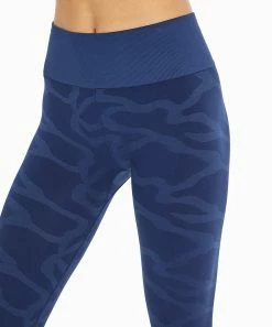 Marika | Midnight Blue Tiger 25'' Lemmy Leggings - Women -Outlet Marika Store zu86322515 alt 1 tm1602854996