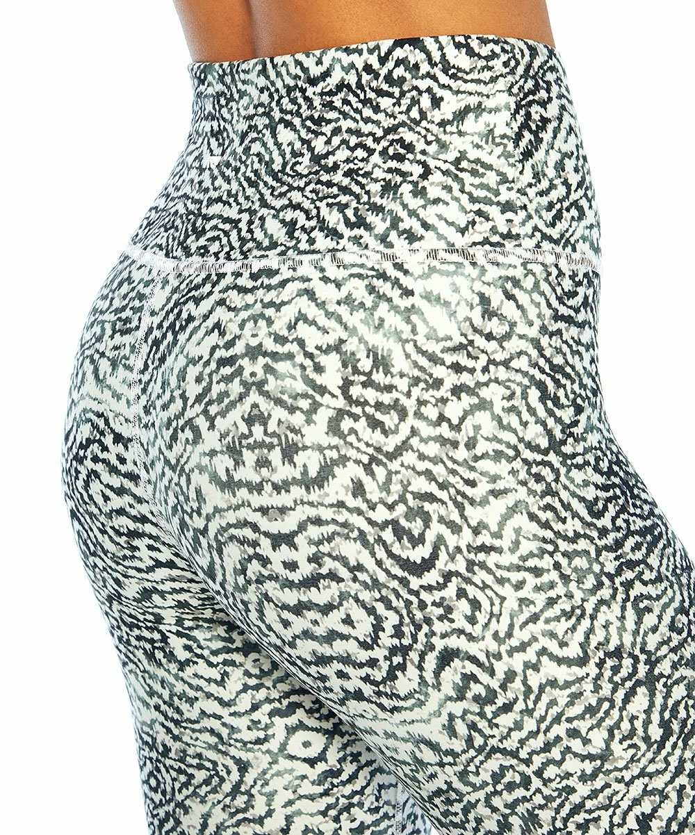 Marika | Black & White Abstract Zebra Nilly 25'' Leggings - Women 4 Marika | Black & White Abstract Zebra Nilly 25'' Leggings - Women - Image 2